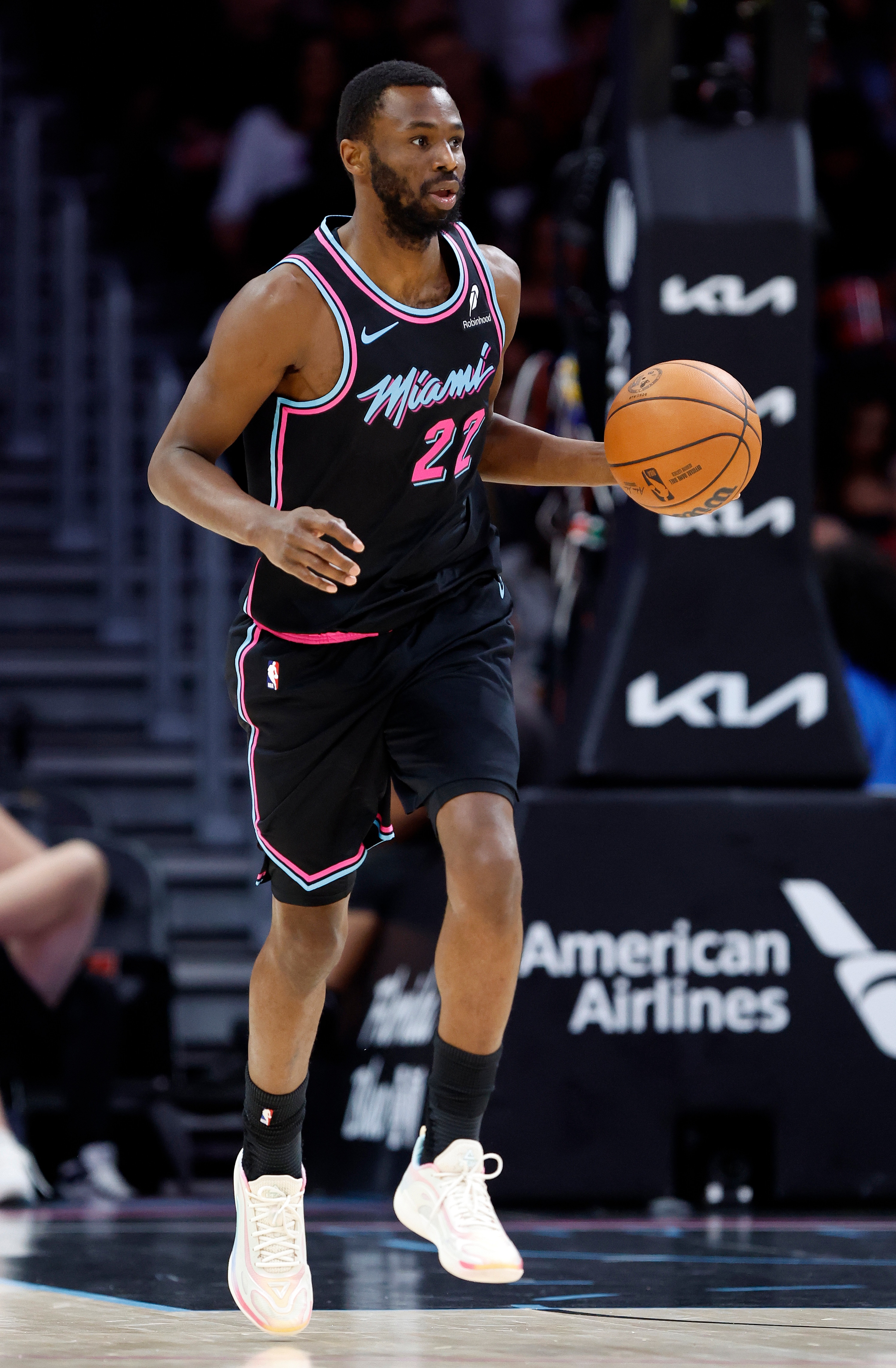 开云-维金斯：和年轻人打球很享受 约维奇6尺10却像控卫一样推进节奏