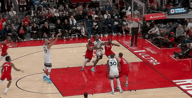 开云官网-戈贝尔造犯规两罚不中，目前个人罚球10中2