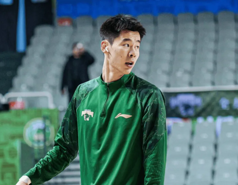 开云官网-南京上半场全队三分25中16命中率高达64%，半场领先深圳27分