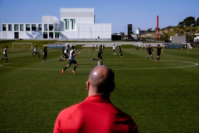 开云体育APP-亨利与马丁内斯分手 前国门里卡多进五盾教练组